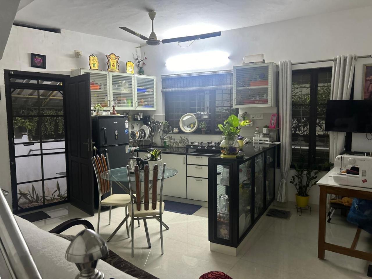 Chaithritha Ladies Homestay Thiruvananthapuram Екстер'єр фото