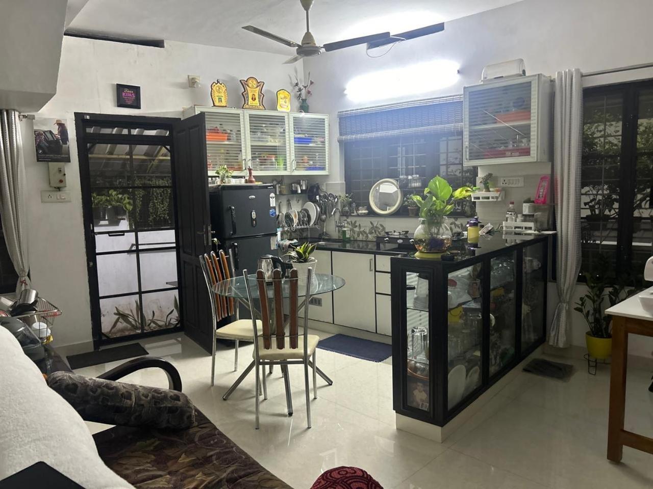 Chaithritha Ladies Homestay Thiruvananthapuram Екстер'єр фото