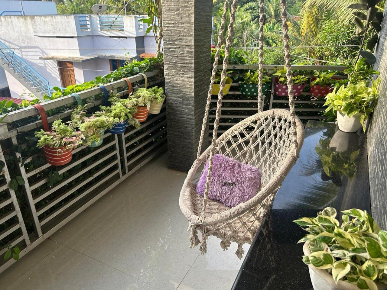 Chaithritha Ladies Homestay Thiruvananthapuram Екстер'єр фото