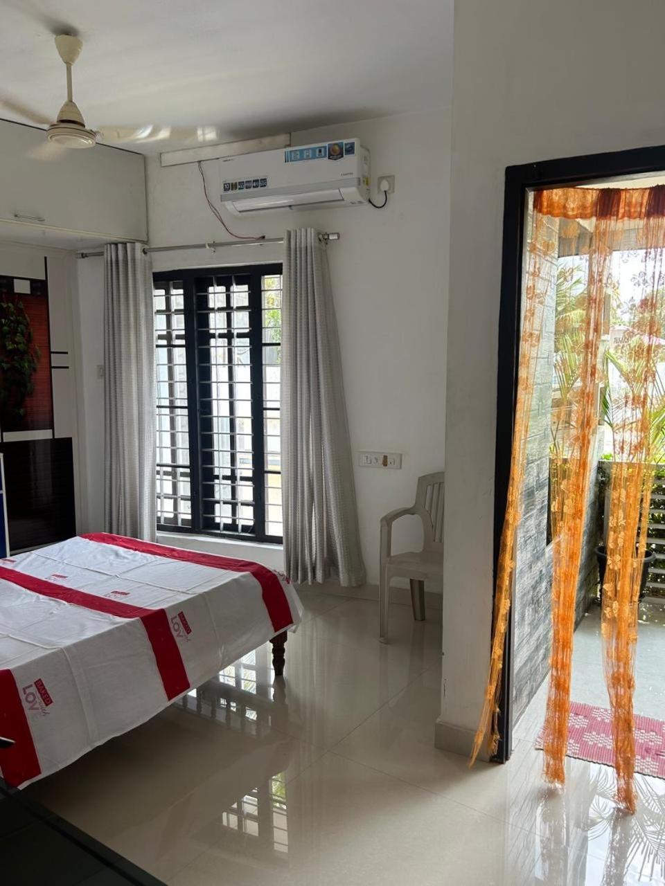 Chaithritha Ladies Homestay Thiruvananthapuram Екстер'єр фото
