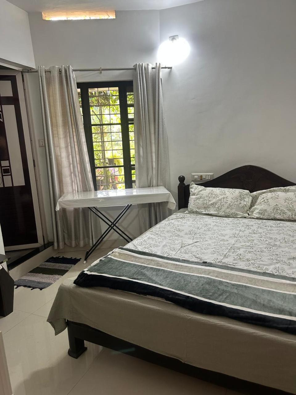Chaithritha Ladies Homestay Thiruvananthapuram Екстер'єр фото