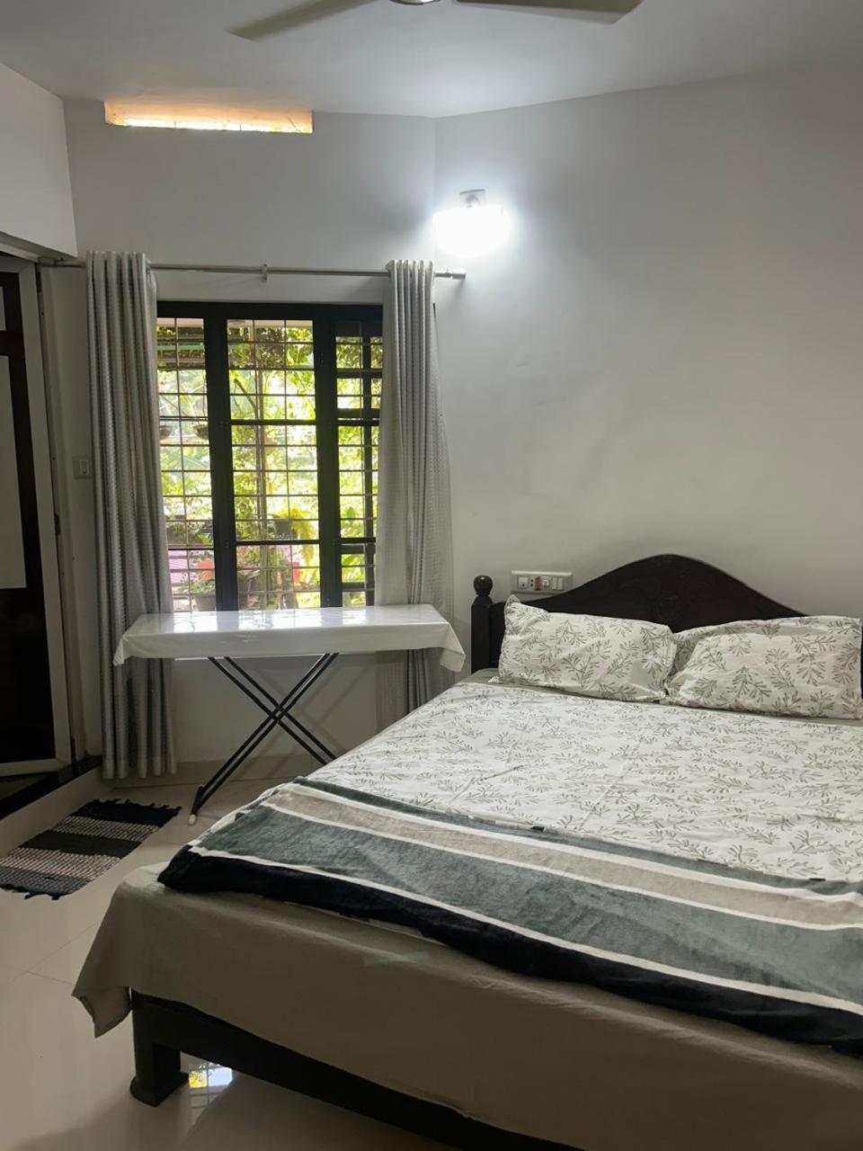 Chaithritha Ladies Homestay Thiruvananthapuram Екстер'єр фото